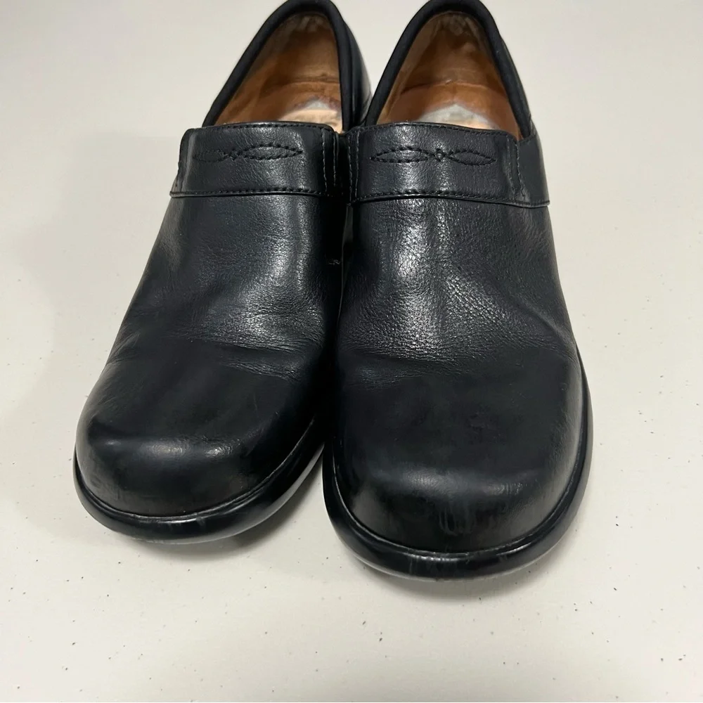 ARIAT Slip On Black Leather Clogs - Picture 2 of 14